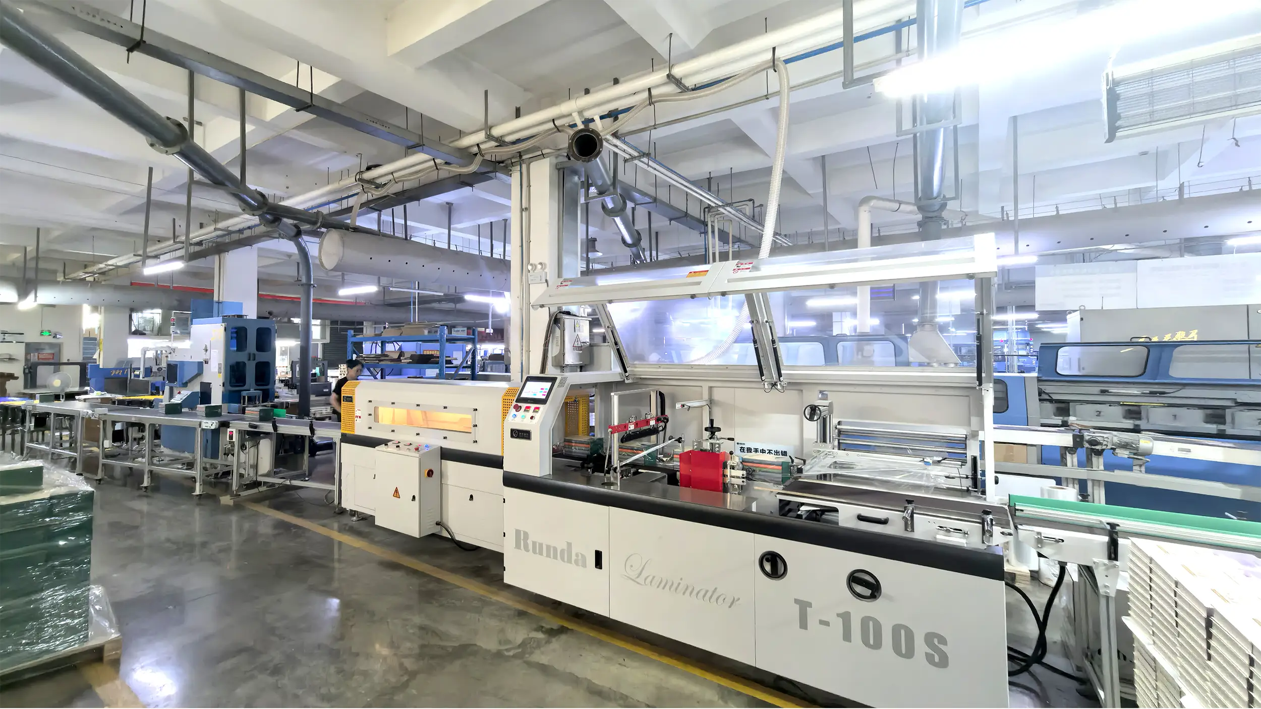 Automatic shrink-wrapping line for finished books